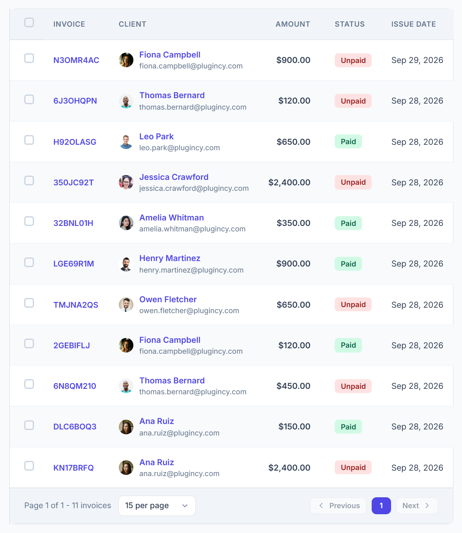 Invoices table with client, amount, status and dates